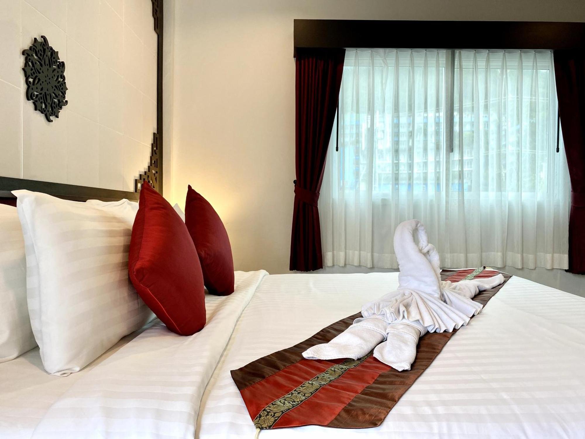 Sunray Beach Hotel Patong Exteriör bild