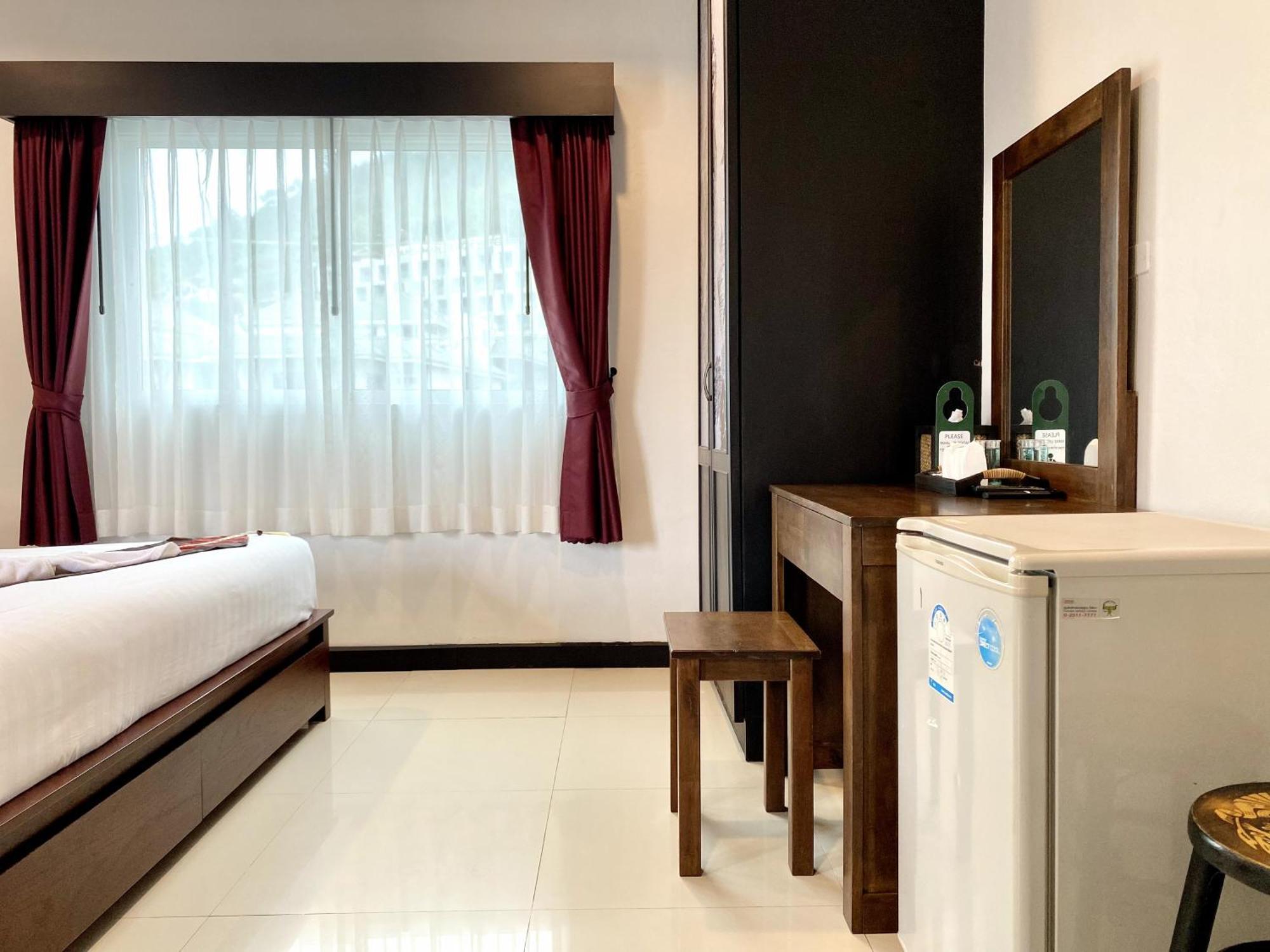 Sunray Beach Hotel Patong Exteriör bild