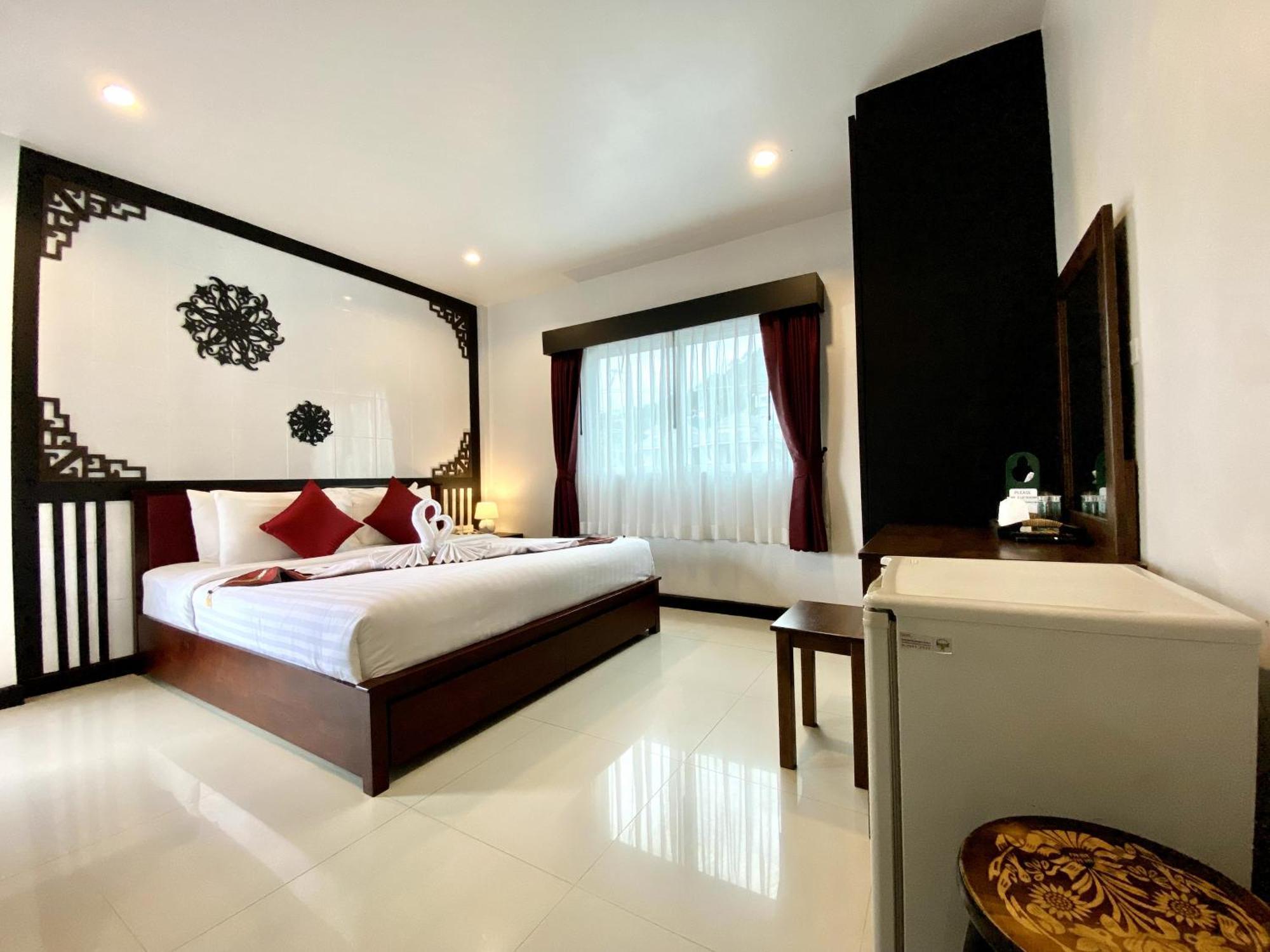 Sunray Beach Hotel Patong Exteriör bild