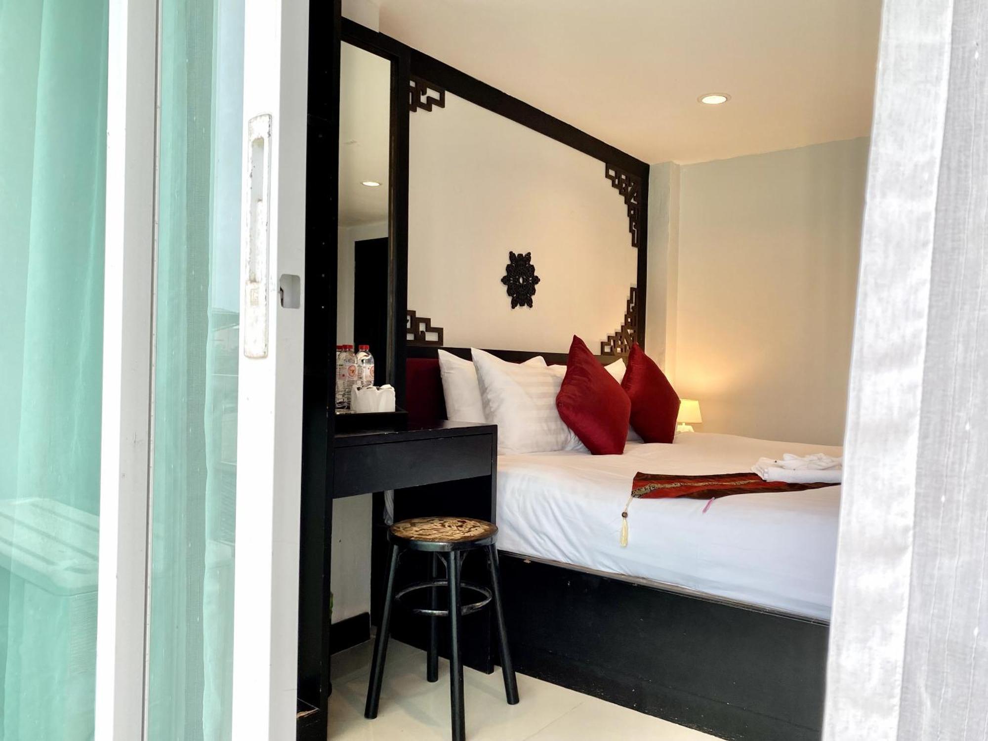 Sunray Beach Hotel Patong Exteriör bild