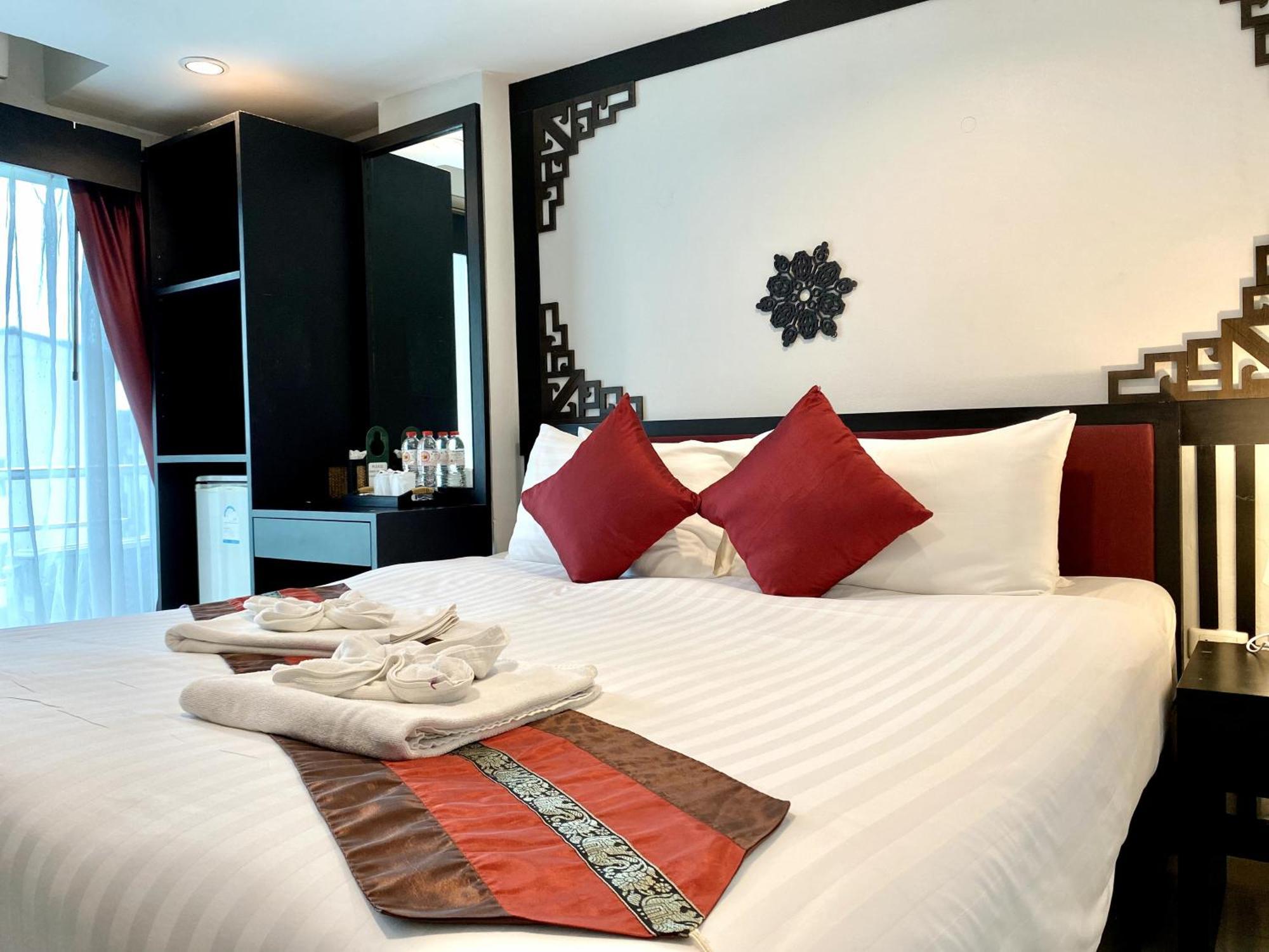 Sunray Beach Hotel Patong Exteriör bild