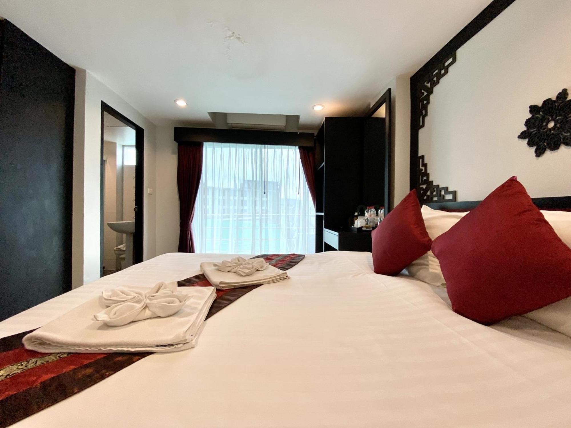 Sunray Beach Hotel Patong Exteriör bild