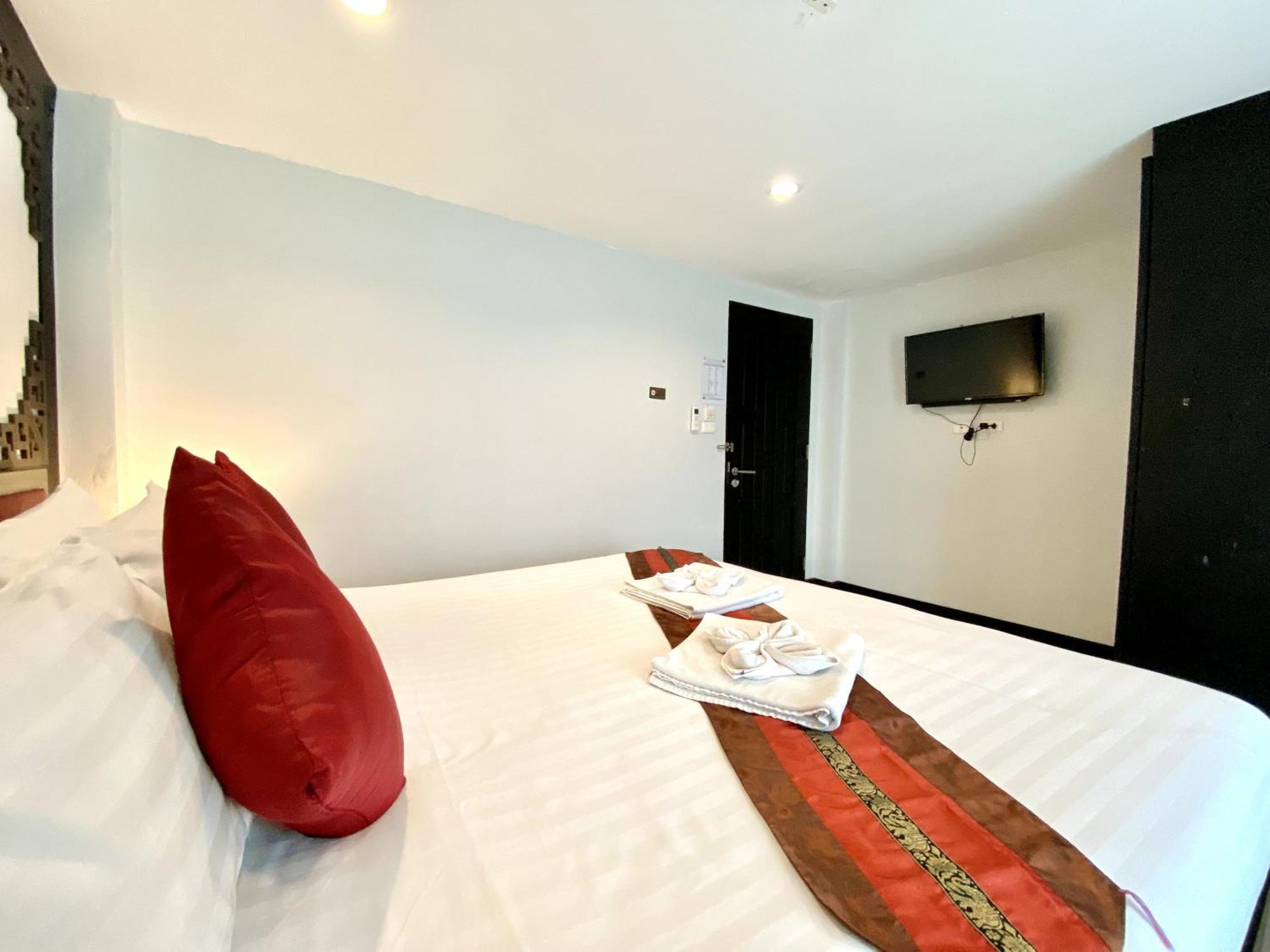 Sunray Beach Hotel Patong Exteriör bild